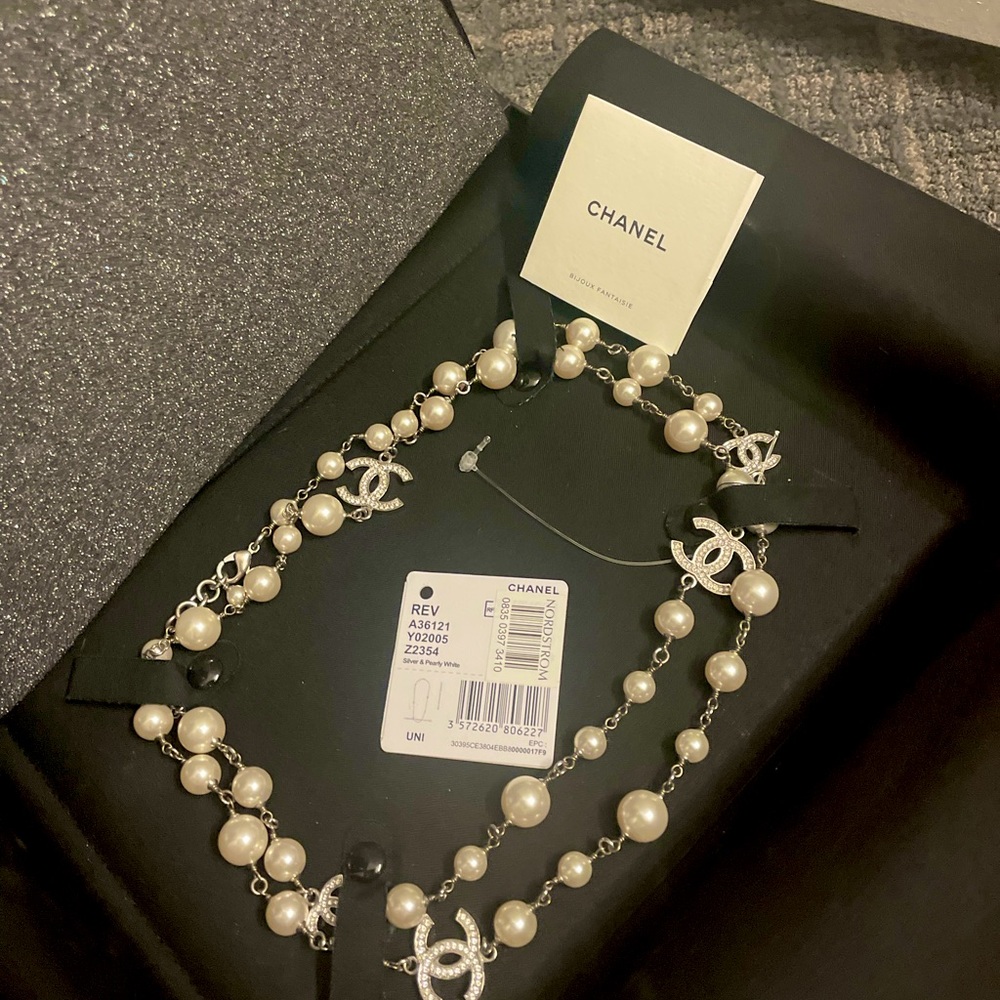 NWT CHANEL 5 Crystal CC pearly necklace